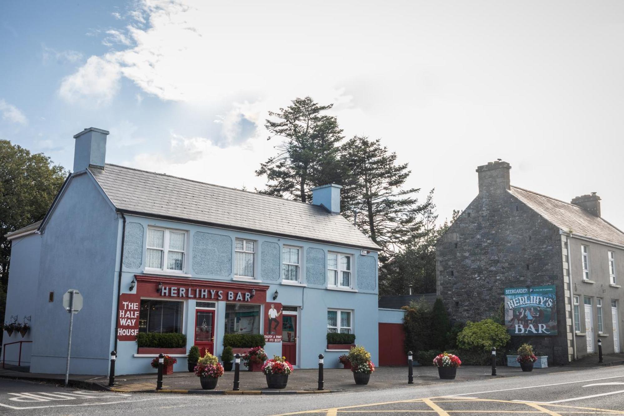 Herlihy'S, Half-Way-House Farranfore Exterior photo